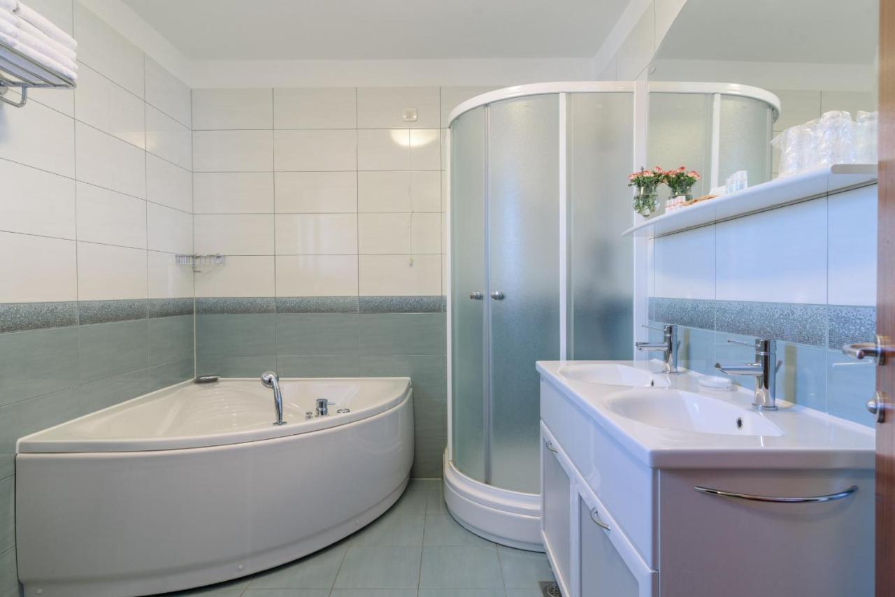Villa Mediterana Seget Vranjica Buitenkant foto