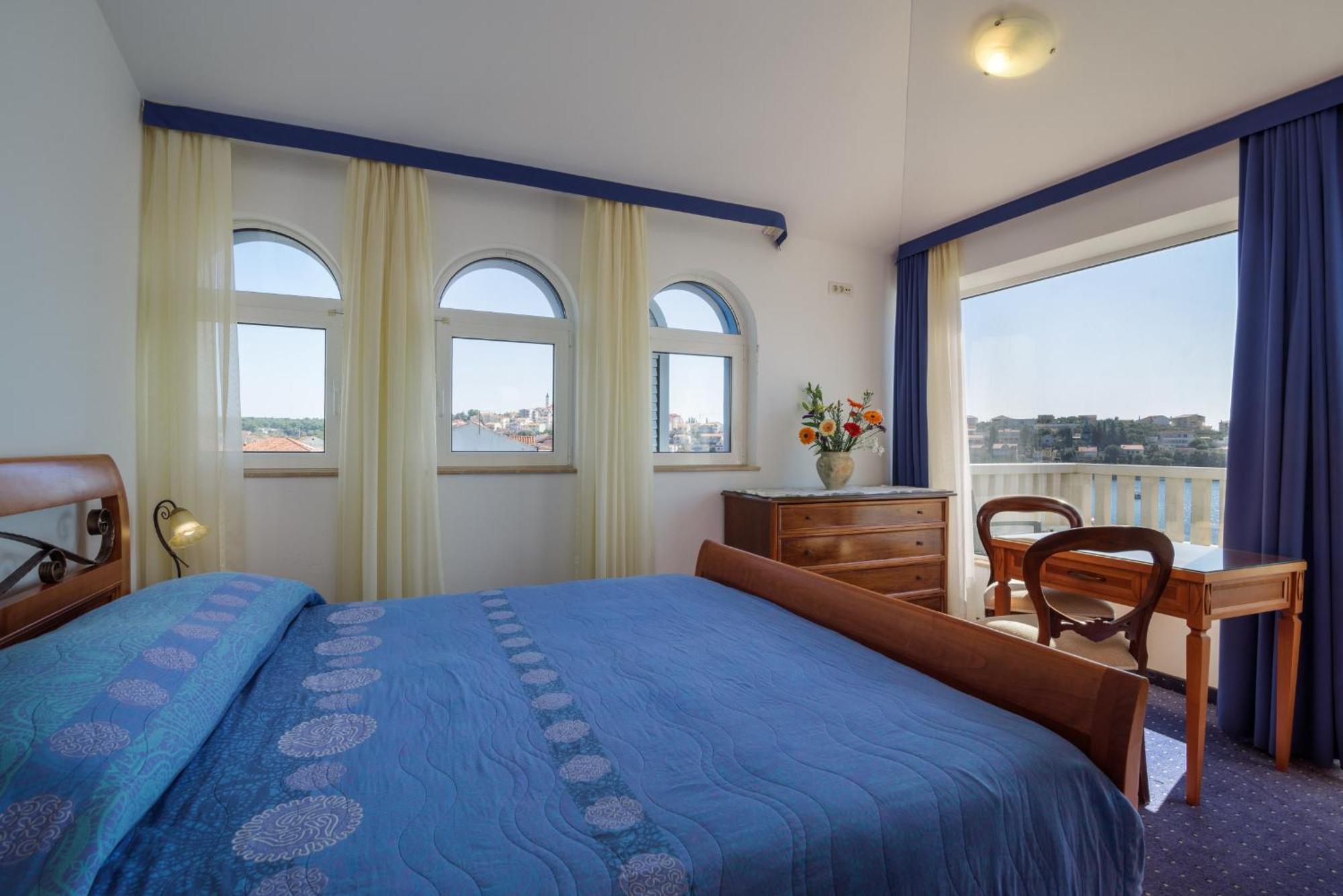 Villa Mediterana Seget Vranjica Kamer foto