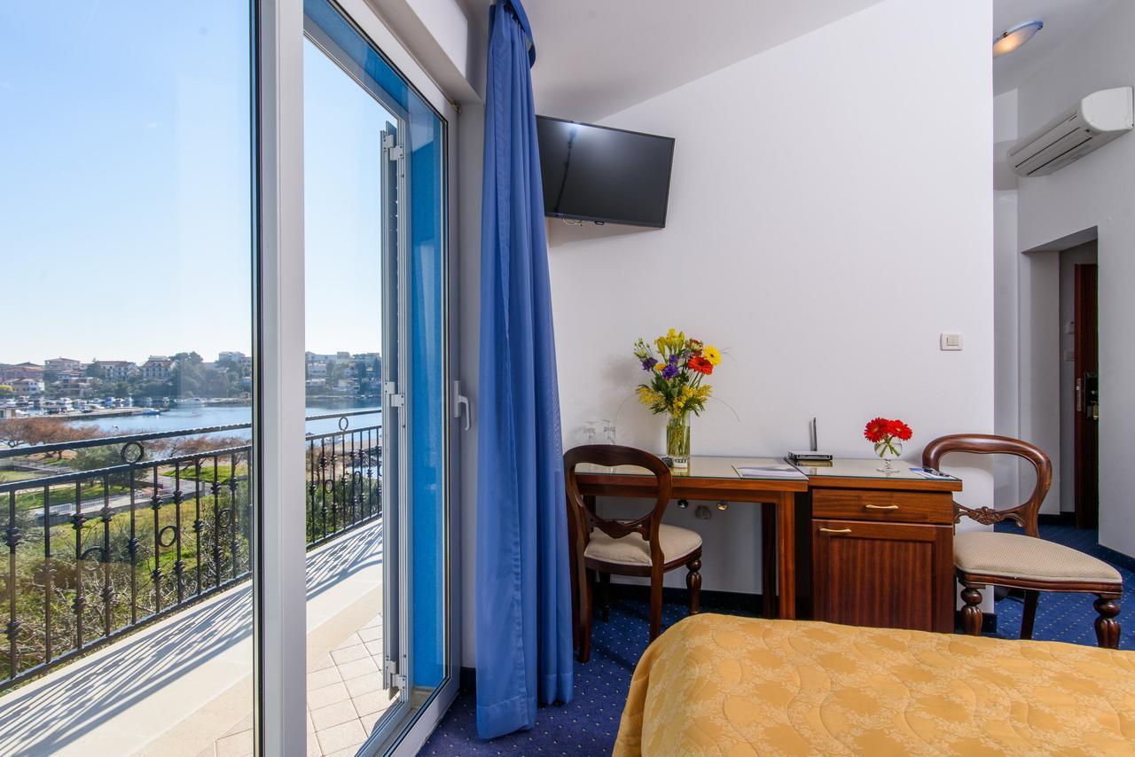 Villa Mediterana Seget Vranjica Buitenkant foto
