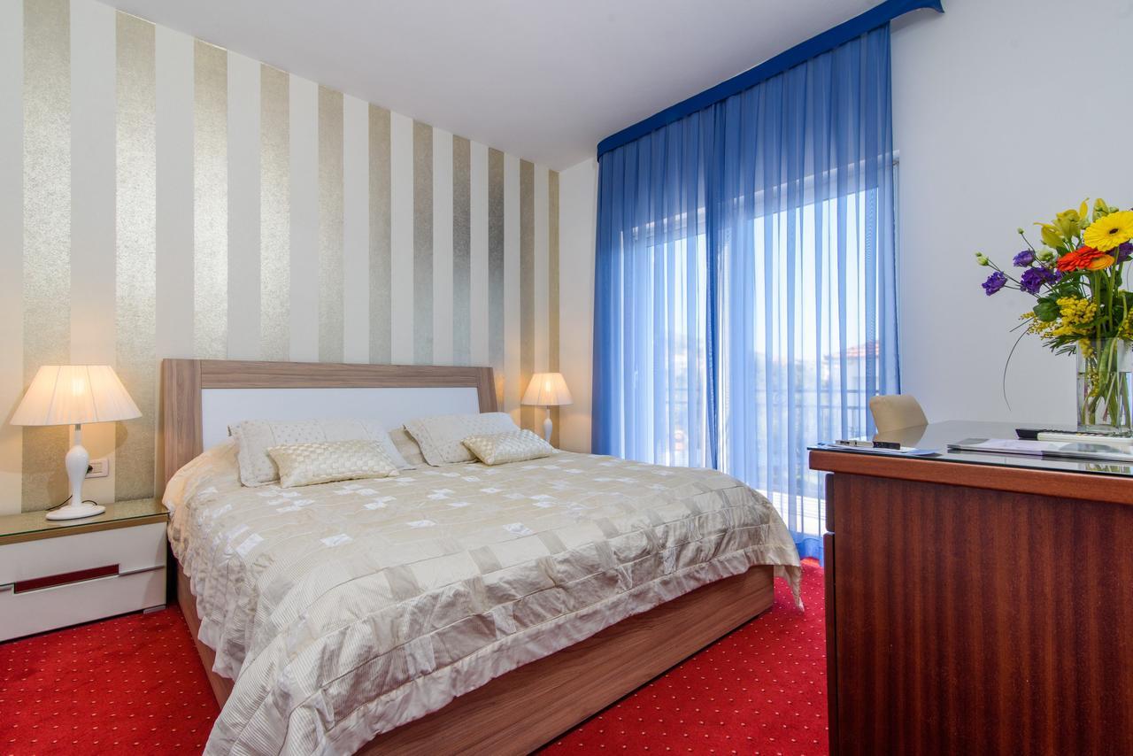 Villa Mediterana Seget Vranjica Buitenkant foto