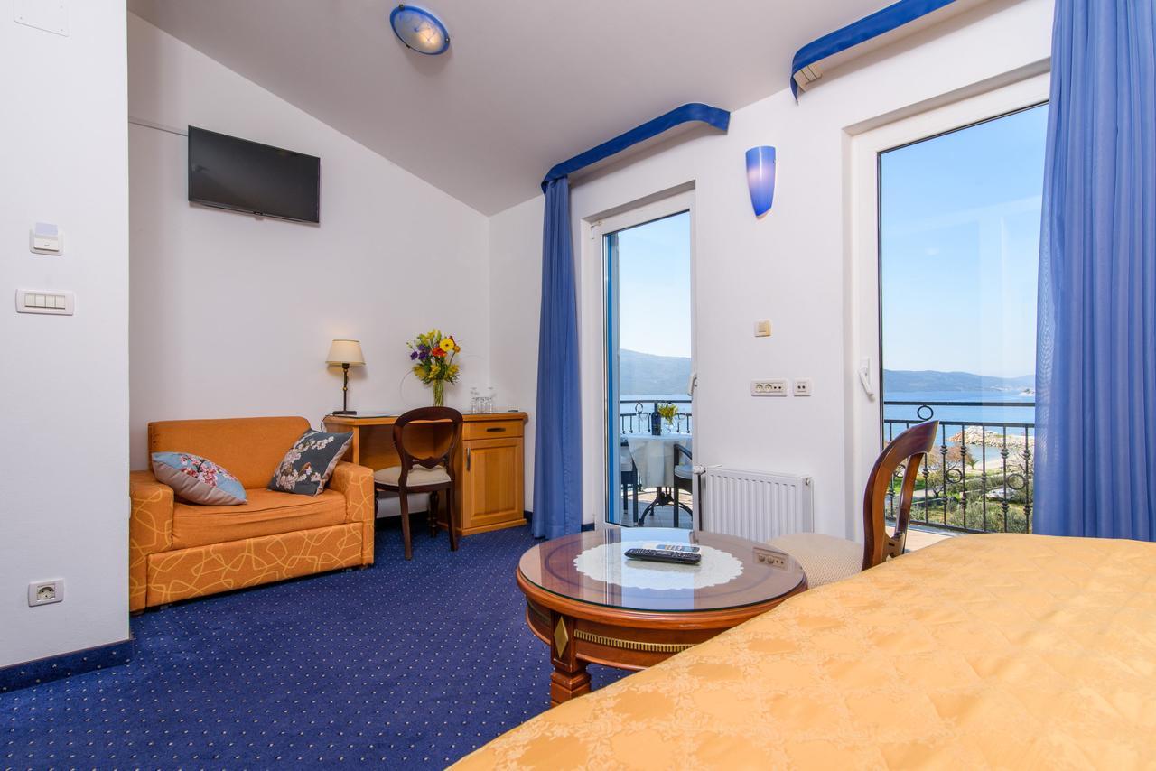 Villa Mediterana Seget Vranjica Buitenkant foto