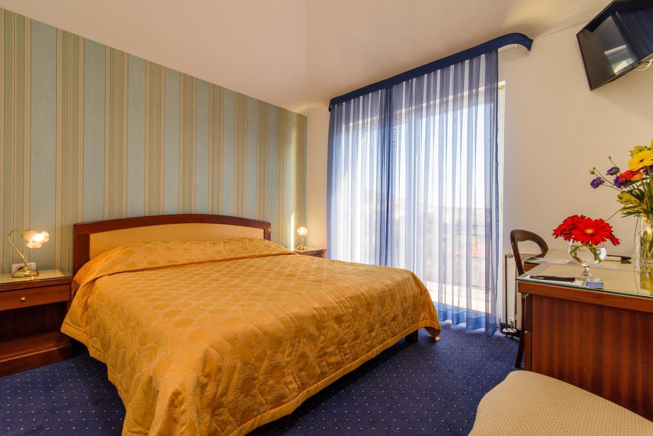 Villa Mediterana Seget Vranjica Buitenkant foto