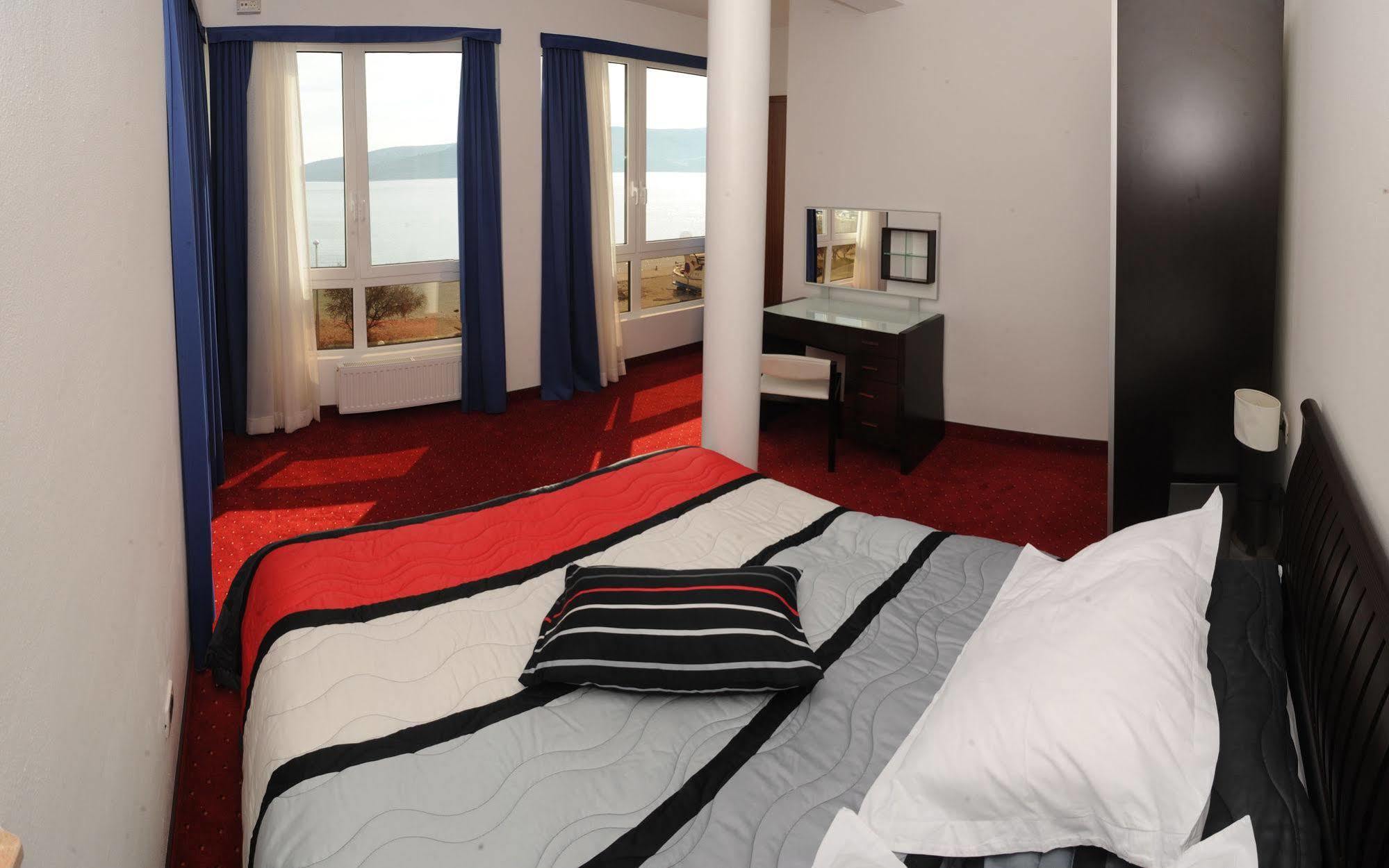 Villa Mediterana Seget Vranjica Buitenkant foto
