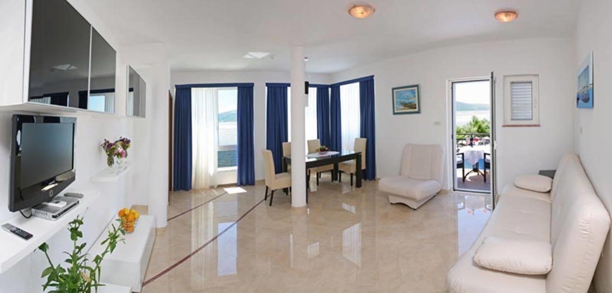 Villa Mediterana Seget Vranjica Buitenkant foto