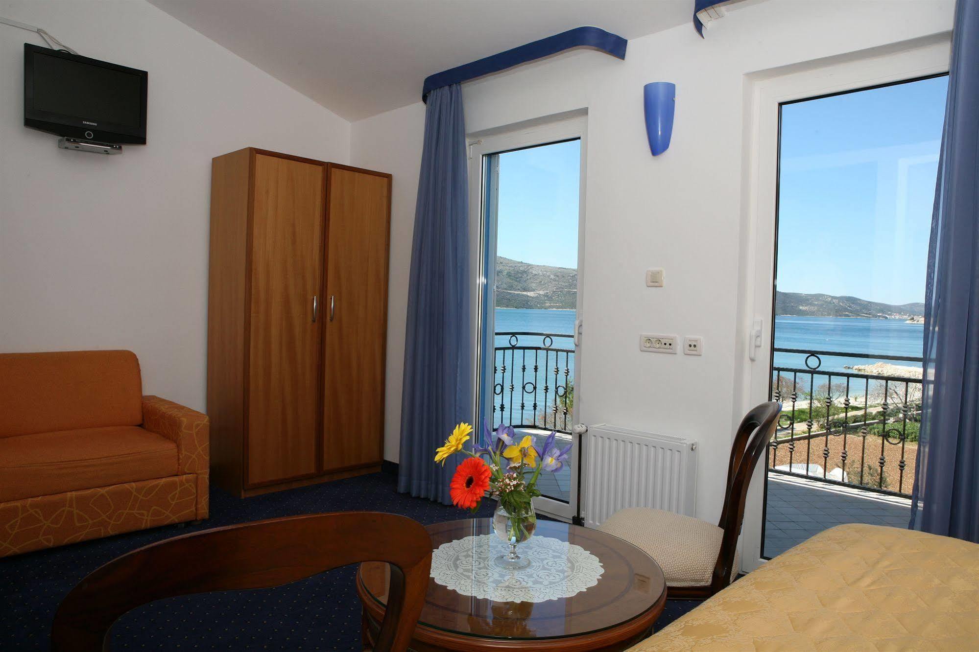 Villa Mediterana Seget Vranjica Buitenkant foto