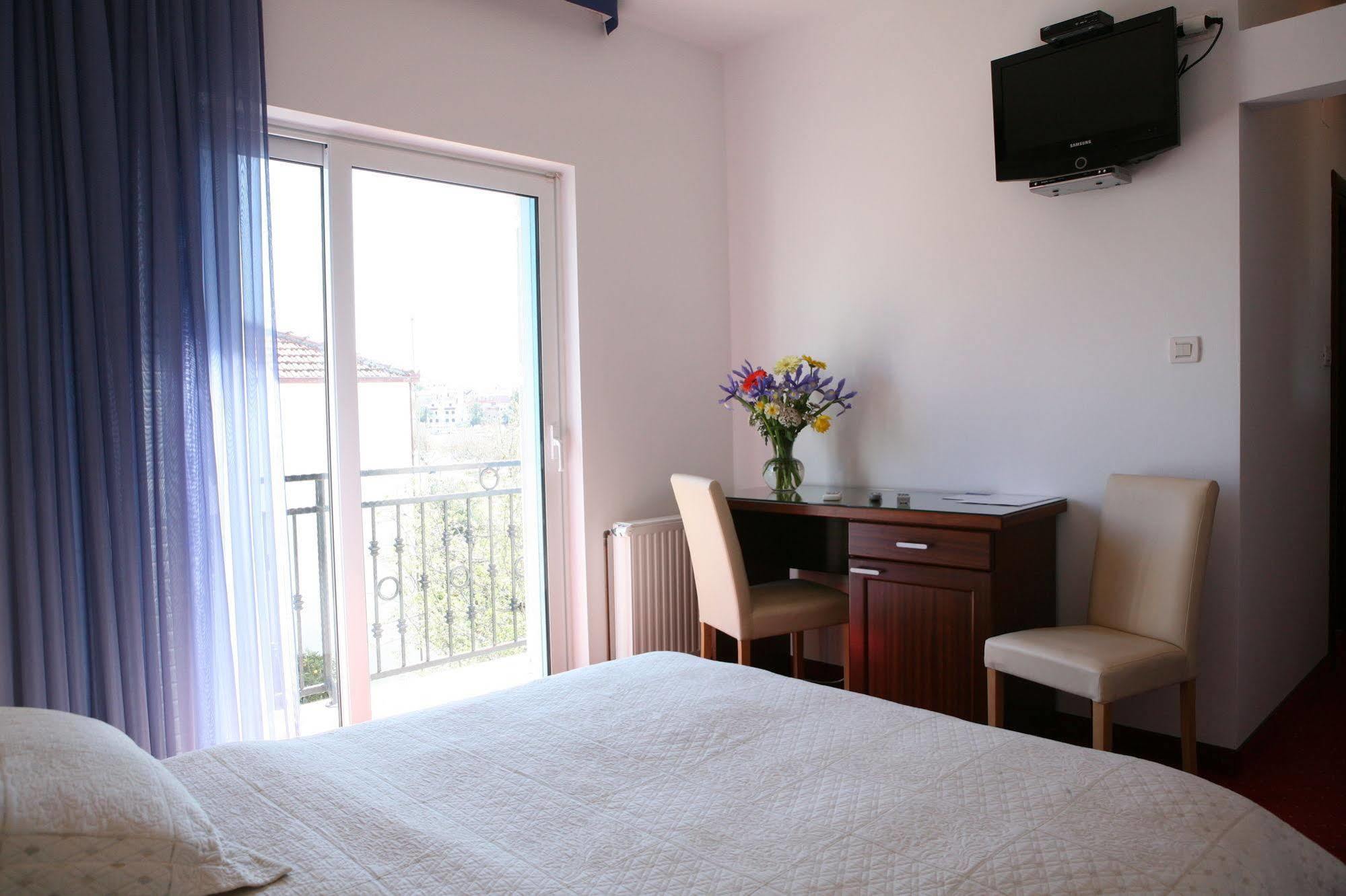 Villa Mediterana Seget Vranjica Buitenkant foto