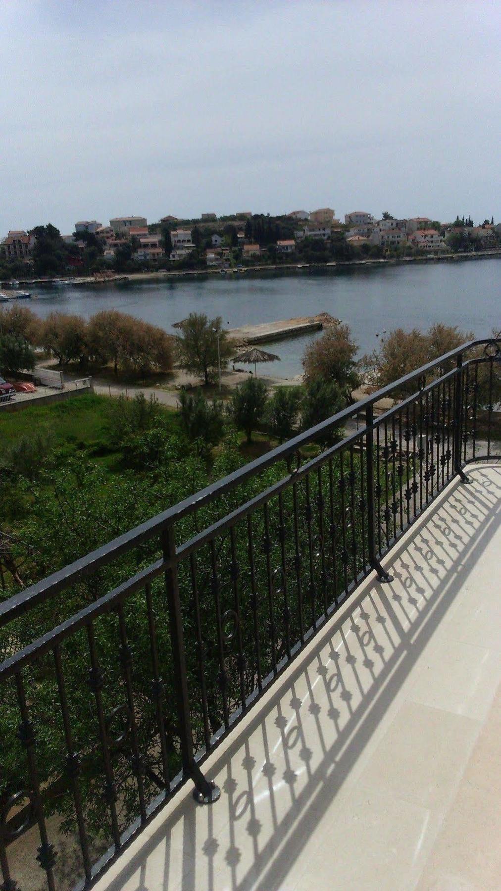 Villa Mediterana Seget Vranjica Buitenkant foto